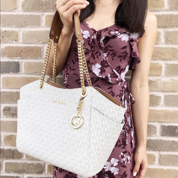Michael Kors Handbags - Gaby’sBags👜💕- NWT Michael Kors Bag Vanilla